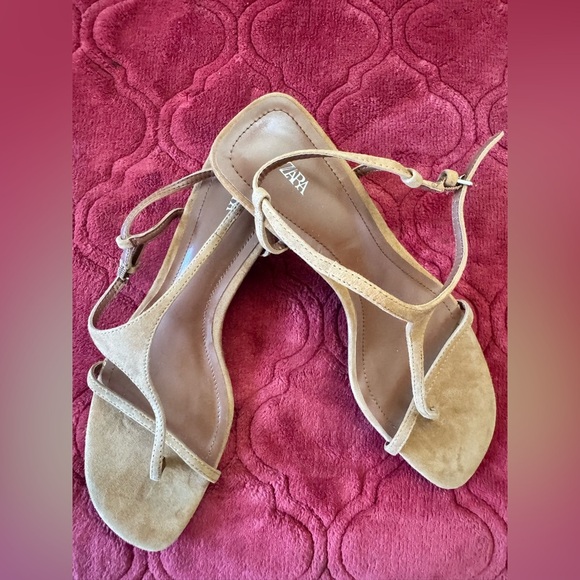 SUEDE KITTEN HEEL SANDALS, Size 39(8.5) - Picture 6 of 12